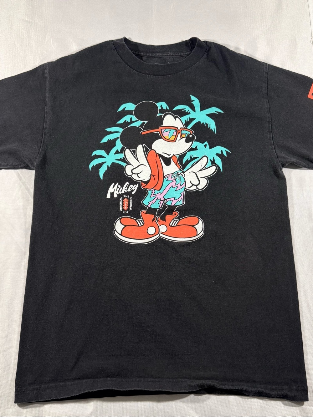 Neff X Mickey Mouse Disney Men’s Y2K Style Streetwear Graphic Shirt Size Medium.